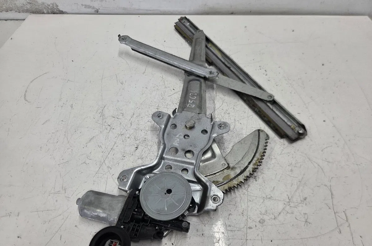 Mecanisme  moteur lève-glace avant droit SUZUKI SWIFT 3 occasion