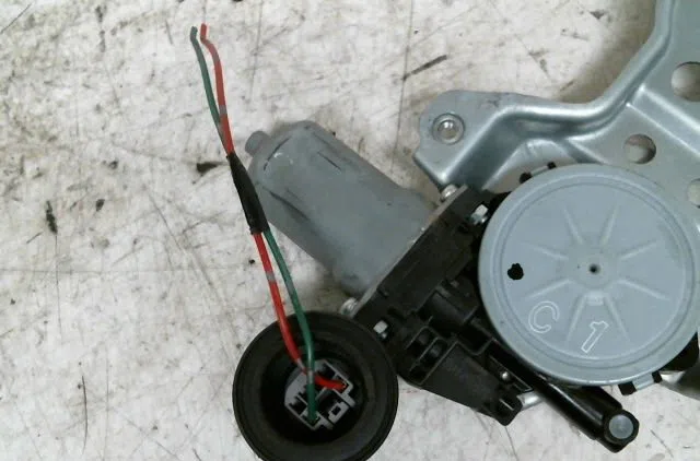 Mecanisme  moteur lève-glace avant droit Suzuki SWIFT III (MZ, EZ) 1.3 ddis (rs 413d) (2005) occasion