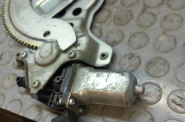 Mecanisme moteur lève-glace avant droit Suzuki SX4 (EY, GY) 1.9 ddis 4x4 (rw 419d) (2006) occasion