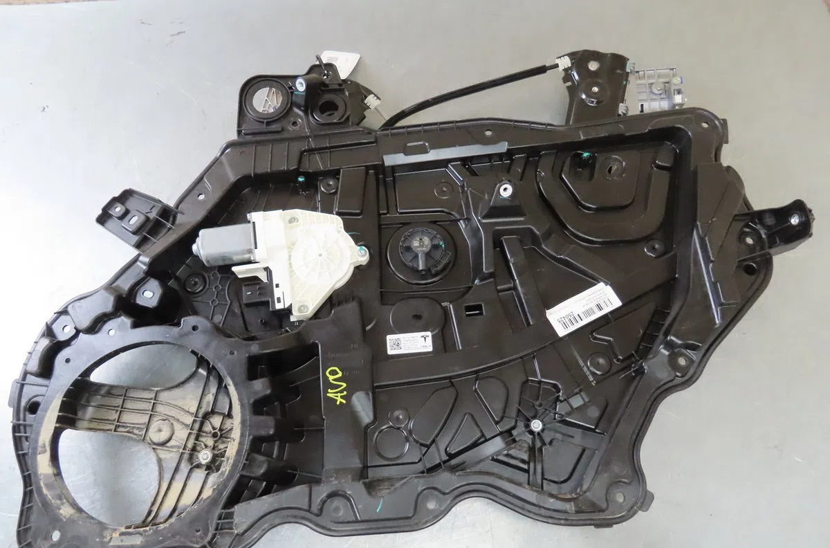 Mecanisme moteur lève-glace avant droit Tesla MODEL Y (5YJY) Ev traction intégrale (2021) 5 portes occasion
