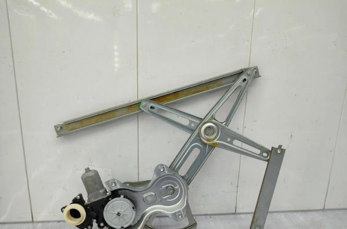 Mecanisme  moteur lève-glace avant droit TOYOTA AURIS 1 PHASE 2 occasion