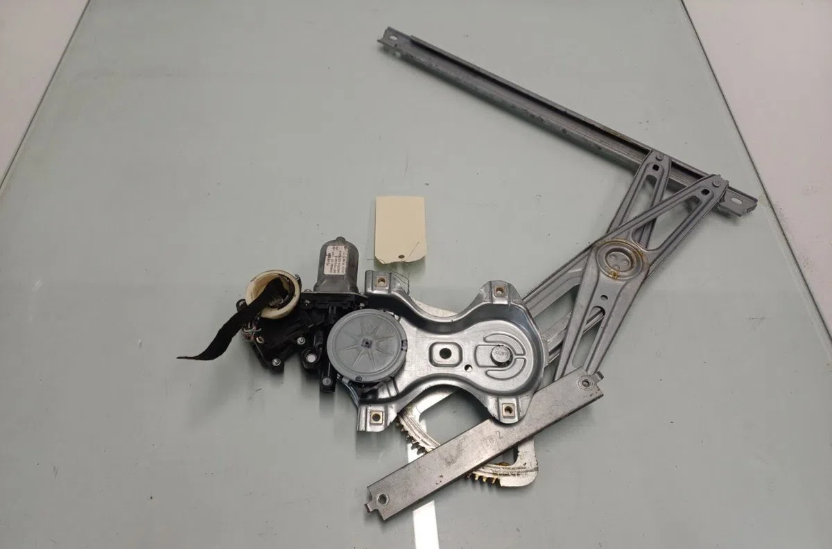 Mecanisme  moteur lève-glace avant droit TOYOTA AURIS 2 PHASE 2 occasion