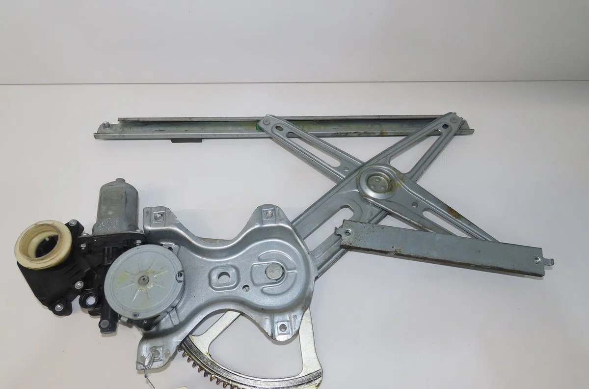 Mecanisme moteur lève-glace avant droit Toyota AURIS (_E15_) 1.4 d-4d (nde150_) (2007-2012) 3 portes occasion