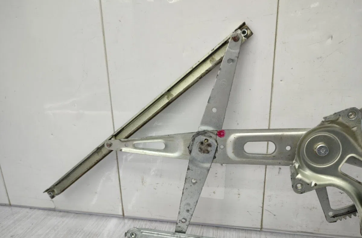 Mecanisme  moteur lève-glace avant droit TOYOTA PRIUS 2 occasion