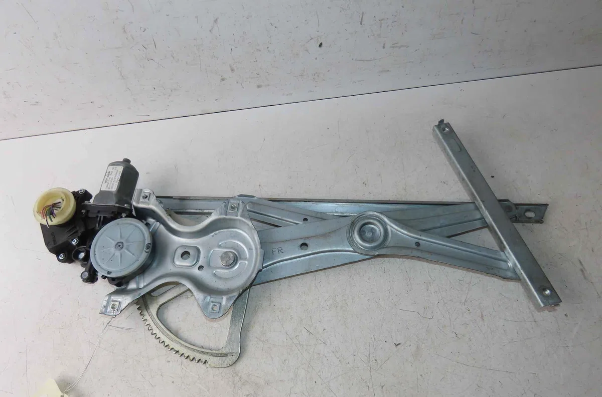 Mecanisme  moteur lève-glace avant droit TOYOTA VERSO occasion