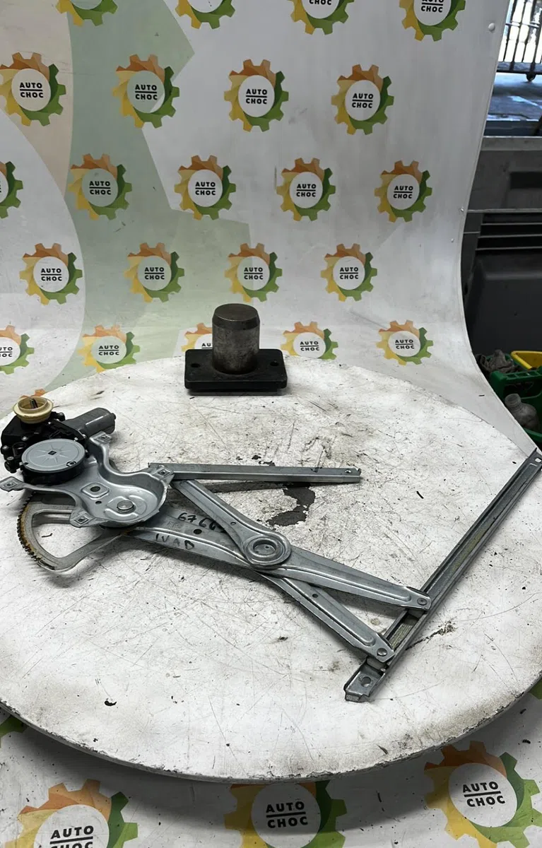 Mecanisme  moteur lève-glace avant droit TOYOTA VERSO PHASE 1 occasion