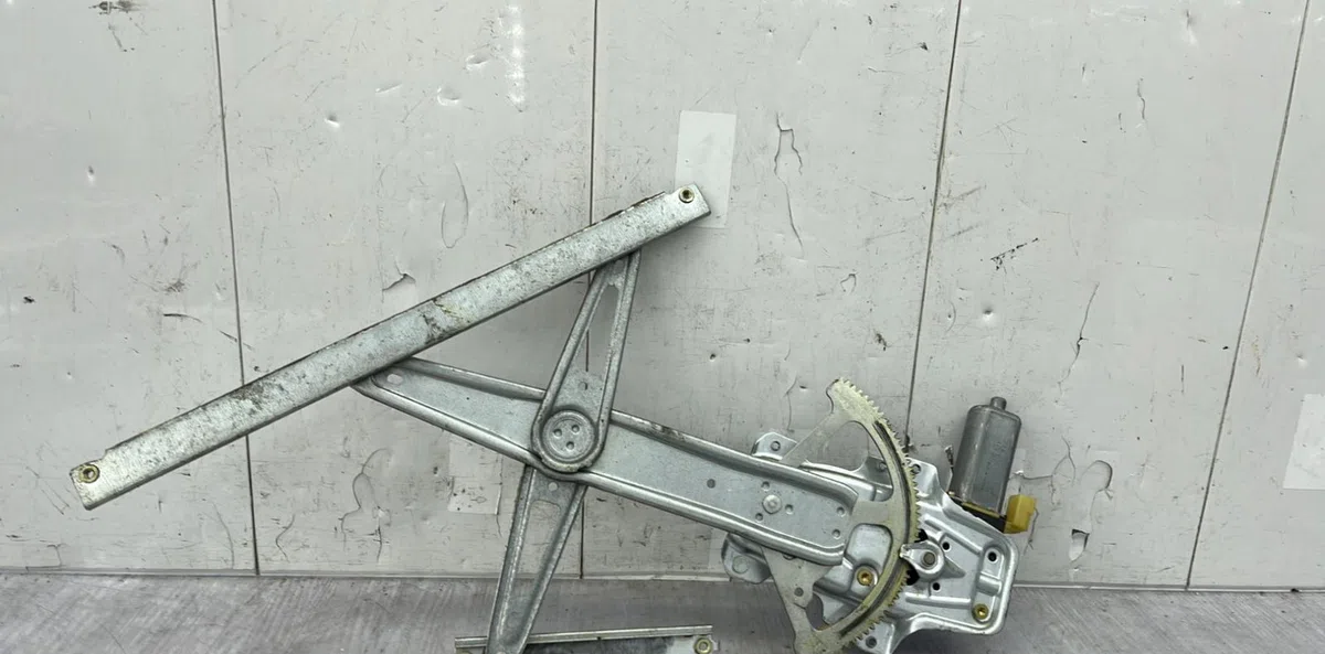 Mecanisme moteur lève-glace avant droit TOYOTA YARIS 1 PHASE 1 occasion