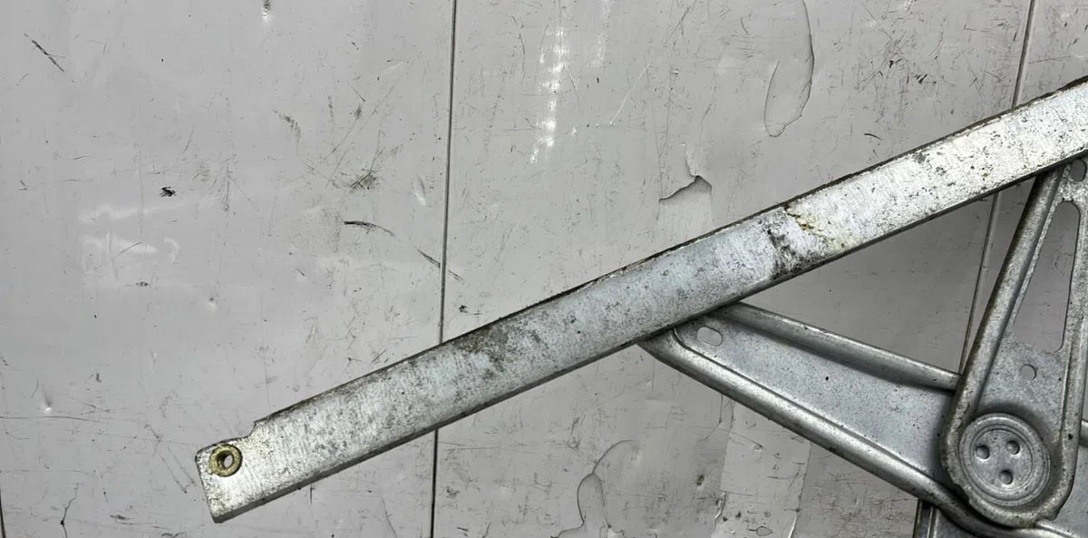 Mecanisme  moteur lève-glace avant droit TOYOTA YARIS 1 PHASE 1 occasion