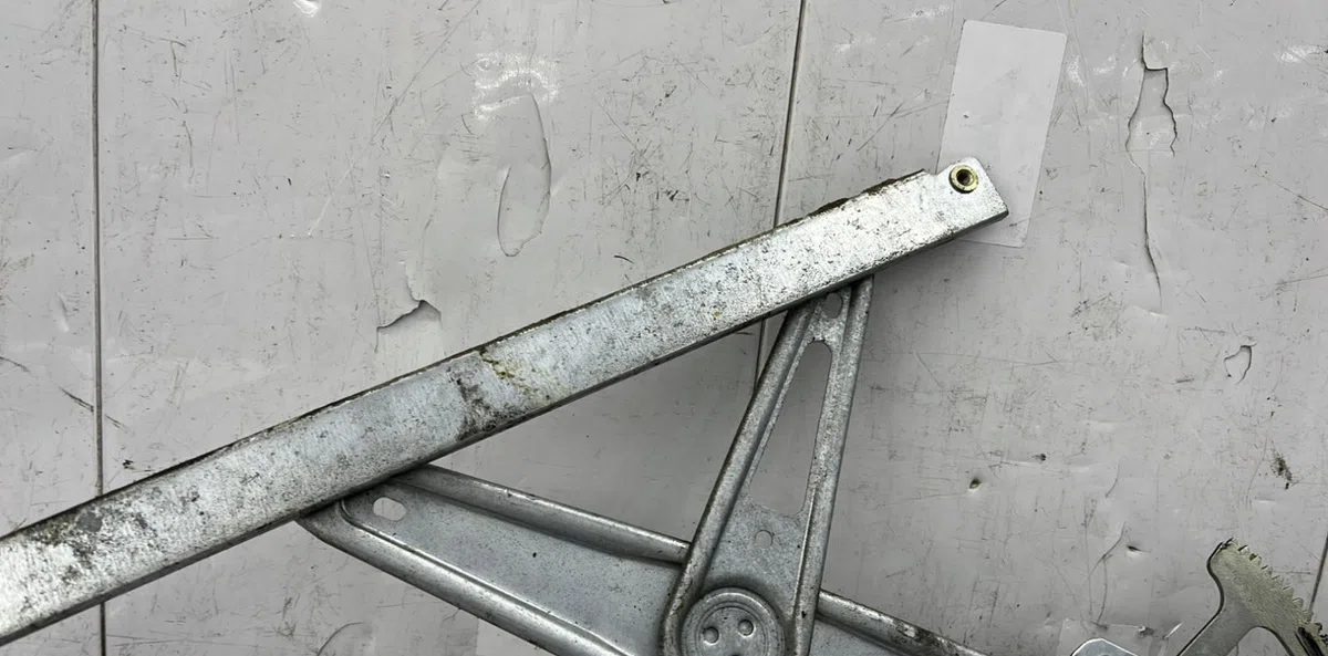 Mecanisme  moteur lève-glace avant droit TOYOTA YARIS 1 PHASE 1 occasion