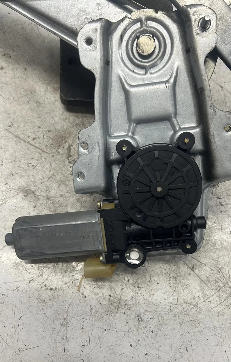 Mecanisme  moteur lève-glace avant droit TOYOTA YARIS 1 PHASE 2 occasion
