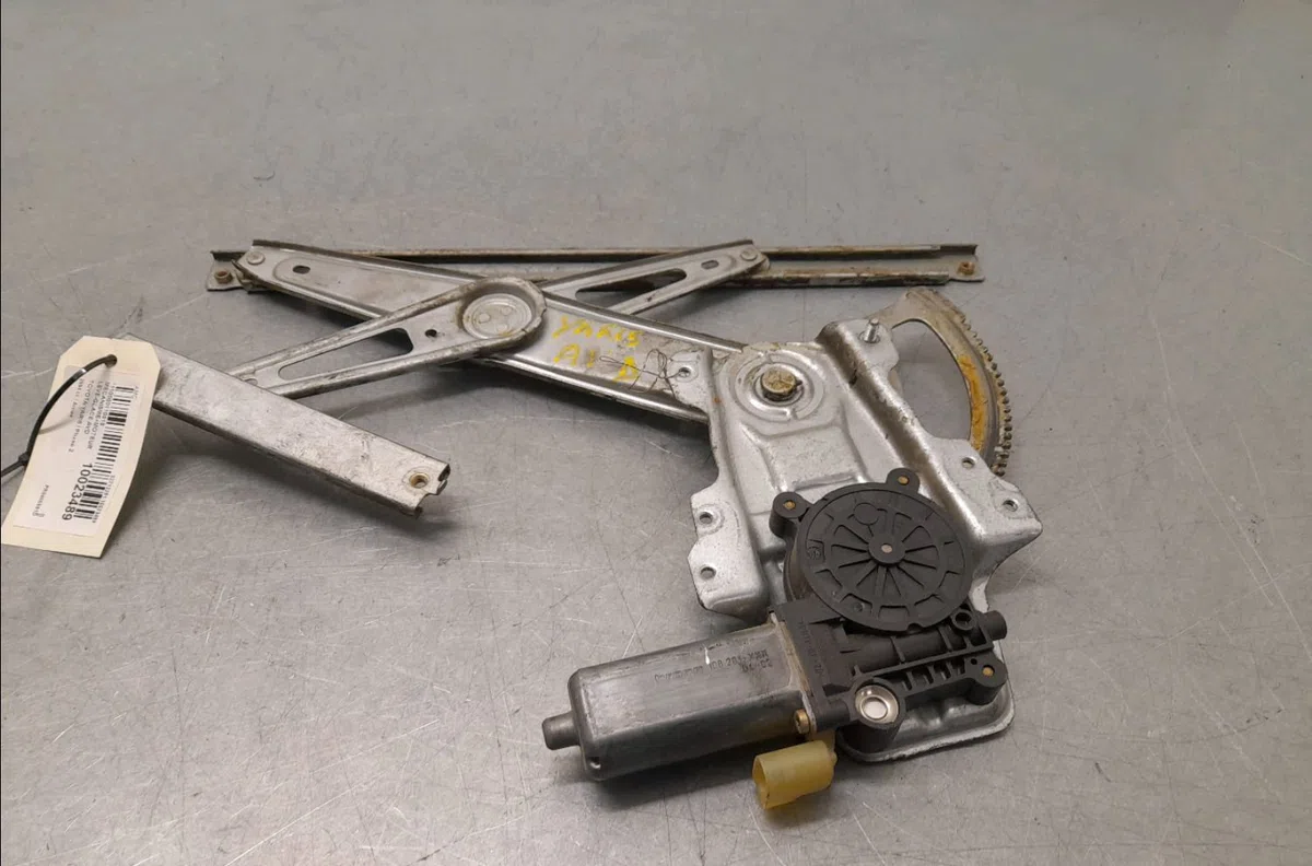 Mecanisme moteur lève-glace avant droit TOYOTA YARIS I occasion