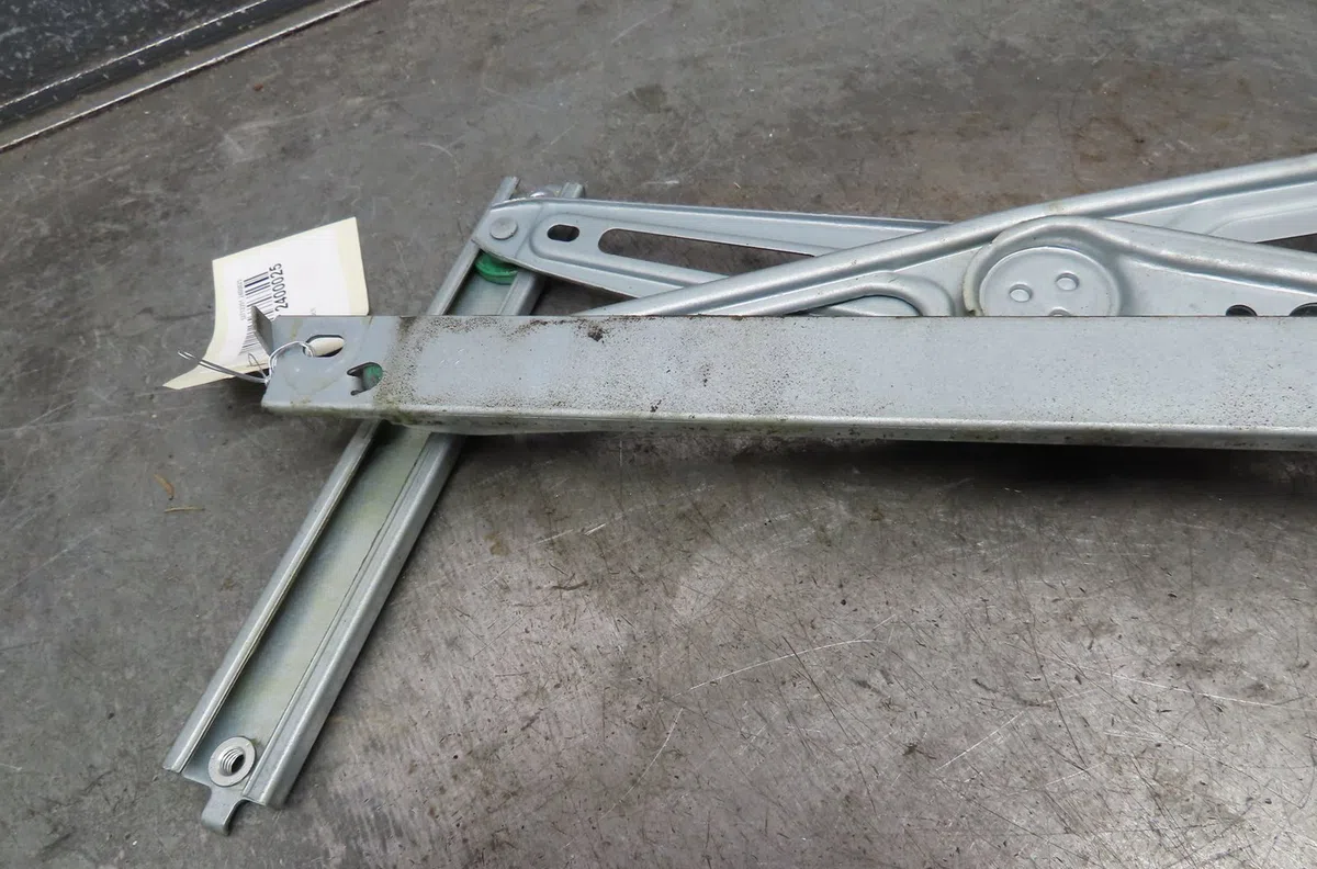 Mecanisme moteur lève-glace avant droit Toyota YARIS (_P13_) 1.4 d (nlp130_) (2011) occasion