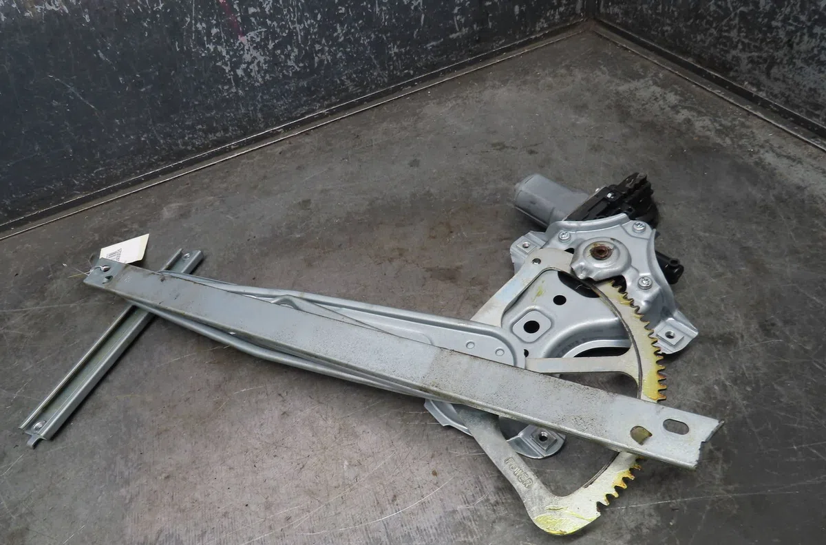 Mecanisme  moteur lève-glace avant droit Toyota YARIS (_P13_) 1.4 d (nlp130_) (2011) occasion