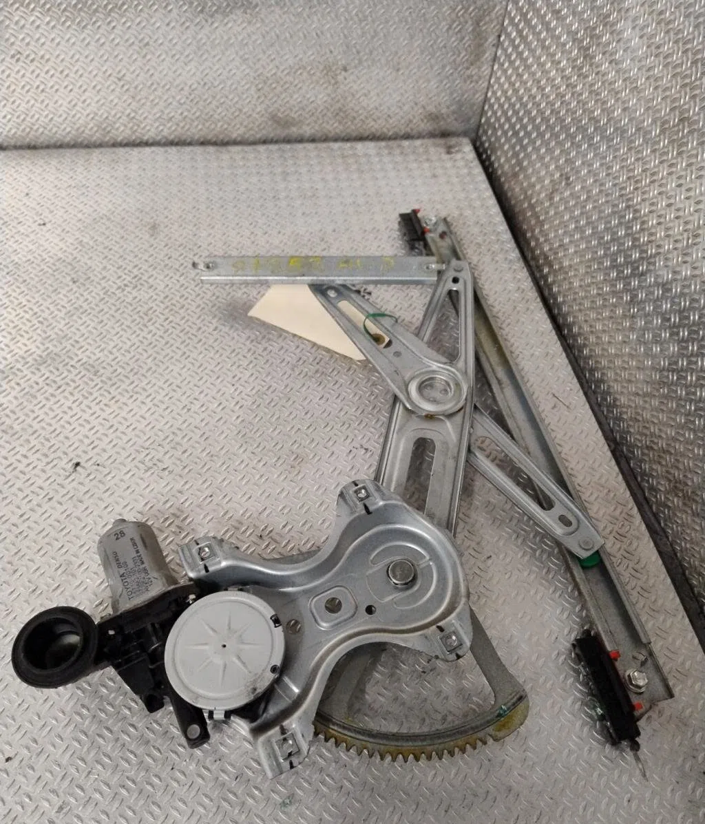 Mecanisme  moteur lève-glace avant droit Toyota YARIS (_P13_) 1.5 hybrid (nhp130_) (2012) occasion
