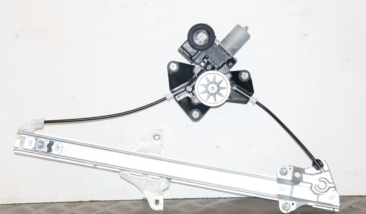 Mecanisme moteur lève-glace avant droit Toyota YARIS (_P21_, _PA1_, _PH1_) 1.5 hybrid (mxph10, mxph11) (2020) 5 portes