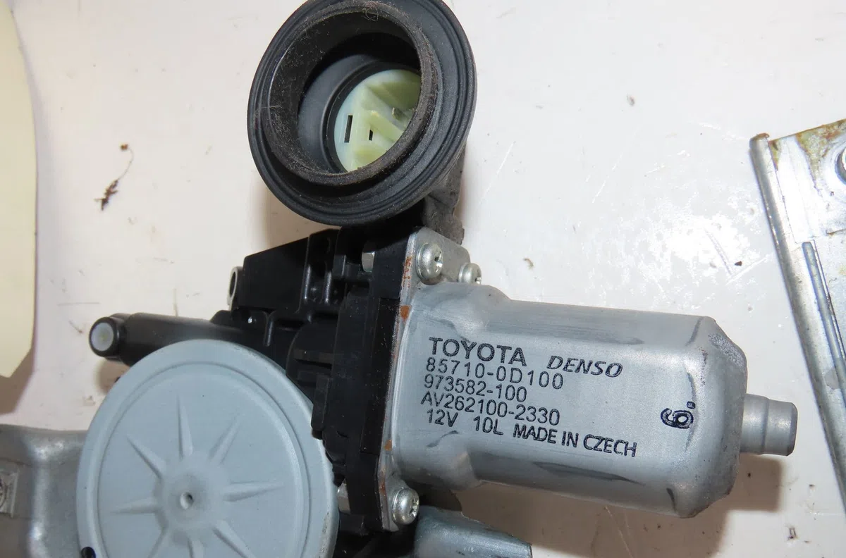 Mecanisme  moteur lève-glace avant droit Toyota YARIS (_P9_) 1.0 vvt-i (ksp90_) (2005-2011) 5 portes occasion