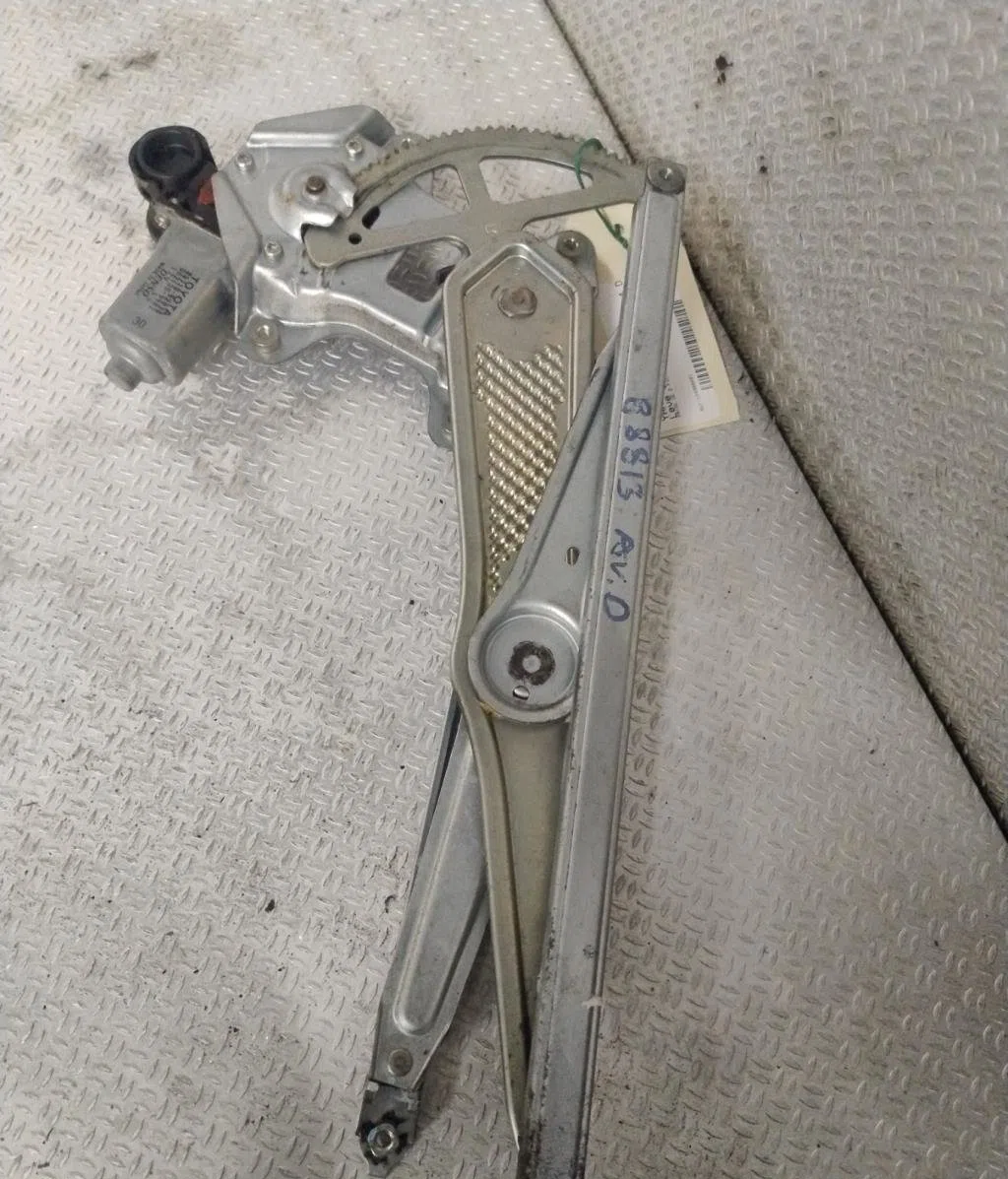 Mecanisme  moteur lève-glace avant droit Toyota YARIS VERSO (_P2_) 1.4 d-4d (nlp20_, nlp22_) (2000-2005) occasion