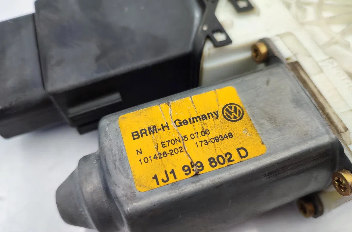 Mecanisme  moteur lève-glace avant droit VOLKSWAGEN GOLF 4 occasion
