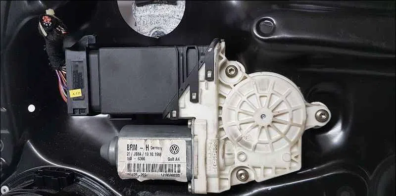 Mecanisme  moteur lève-glace avant droit VOLKSWAGEN GOLF IV occasion