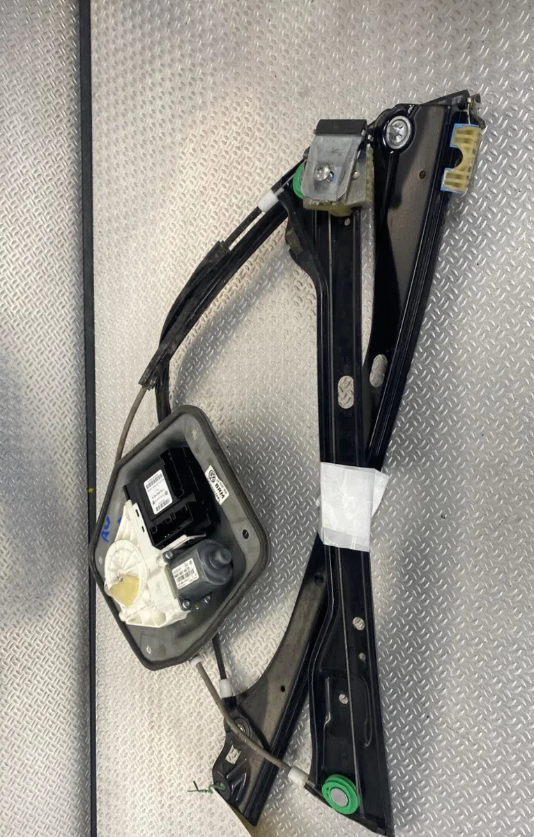 Mecanisme  moteur lève-glace avant droit Volkswagen GOLF PLUS V (5M1, 521) 1.9 tdi (2005-2009) 5 portes occasion