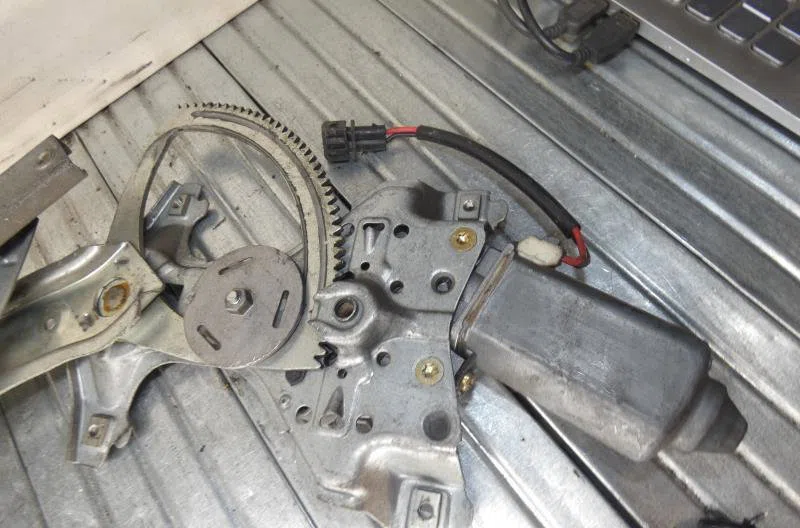 Mecanisme  moteur lève-glace avant droit VOLKSWAGEN PASSAT 35I occasion