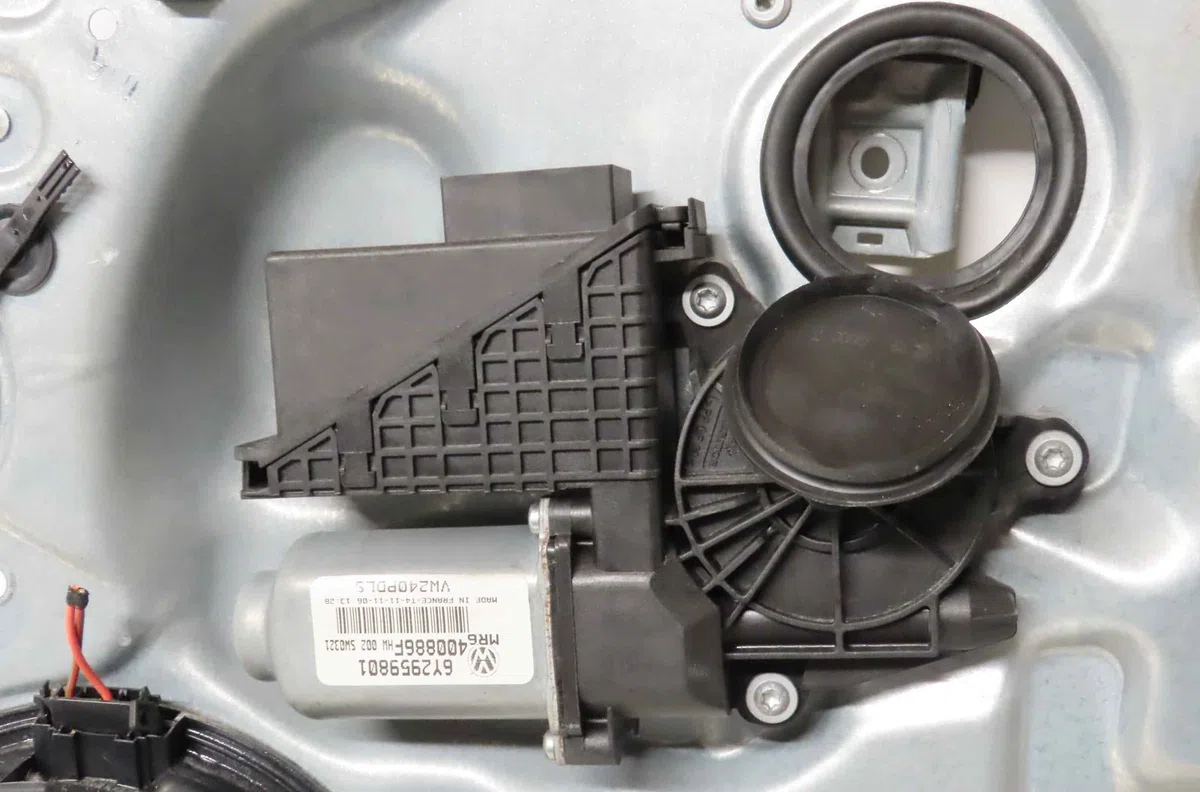 Mecanisme  moteur lève-glace avant droit VOLKSWAGEN POLO IV occasion