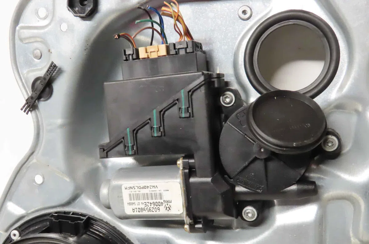 Mecanisme  moteur lève-glace avant droit VOLKSWAGEN POLO IV occasion