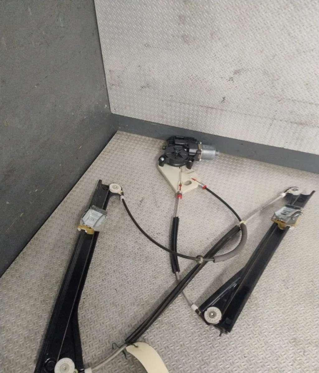 Mecanisme  moteur lève-glace avant droit Volkswagen POLO V (6R1, 6C1) 1.6 tdi (2009) 5 portes occasion