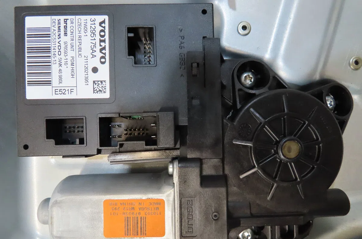 Mecanisme  moteur lève-glace avant droit Volvo S40 II (544) D2 (2010-2012) occasion