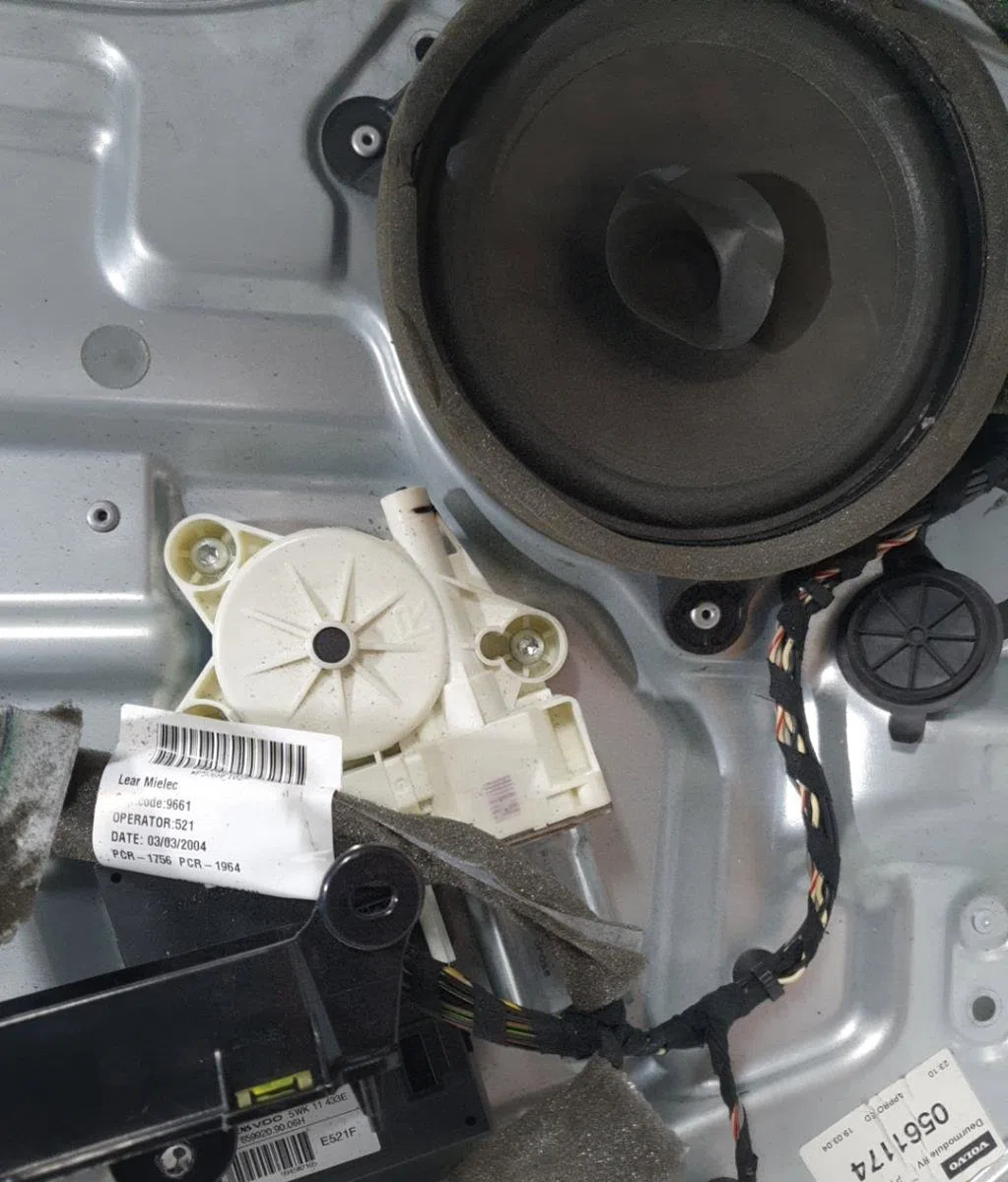 Mecanisme  moteur lève-glace avant droit VOLVO V 50 PHASE 1 BREAK occasion