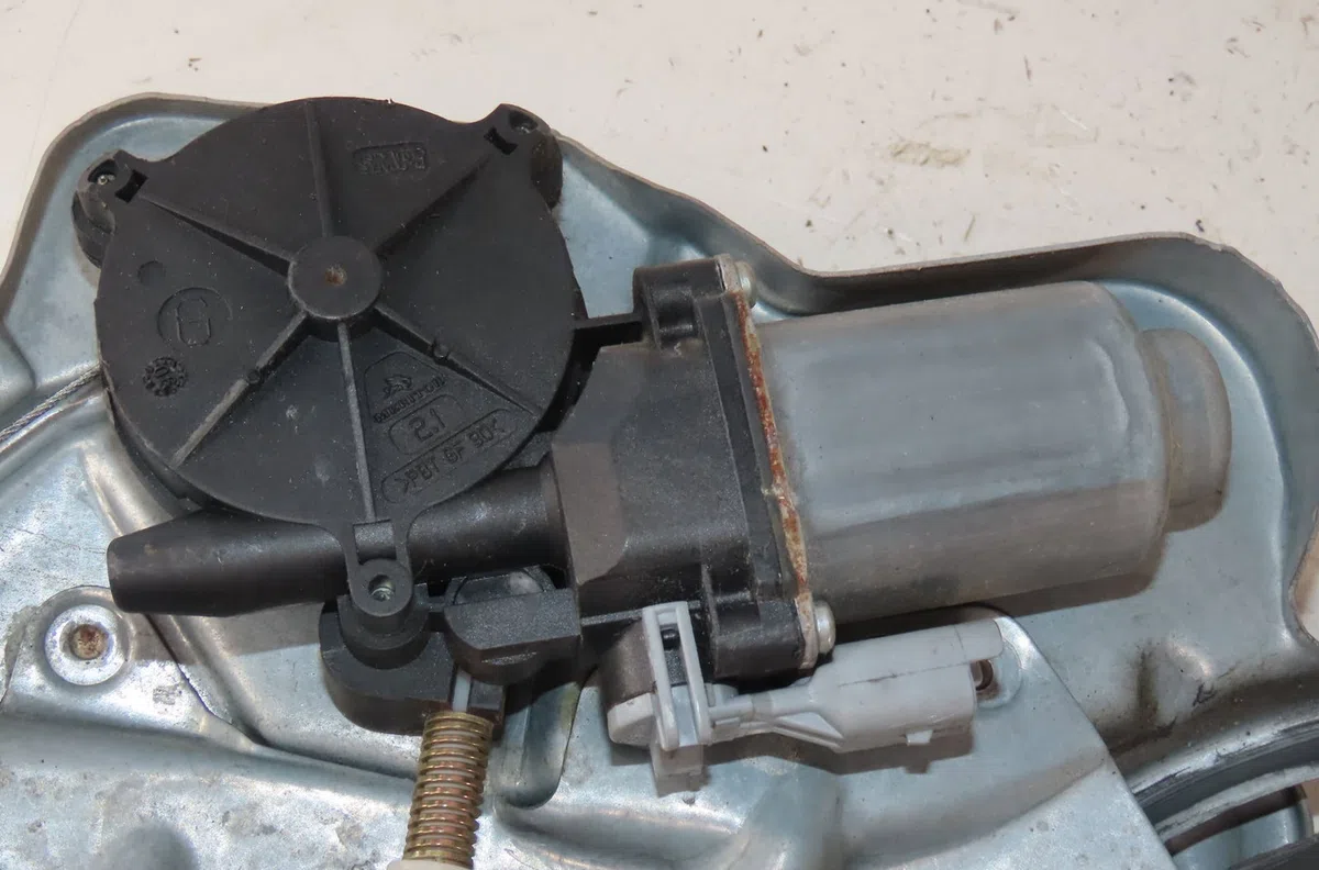 Mécanismemoteur lève glace aile ard Peugeot 206 CC (2D) 1.6 hdi 110 (2005-2007) occasion