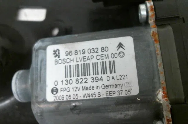 Mécanismemoteur lève glace aile ard Peugeot 308 CC (4B_) 1.6 16v (2009-2014) occasion