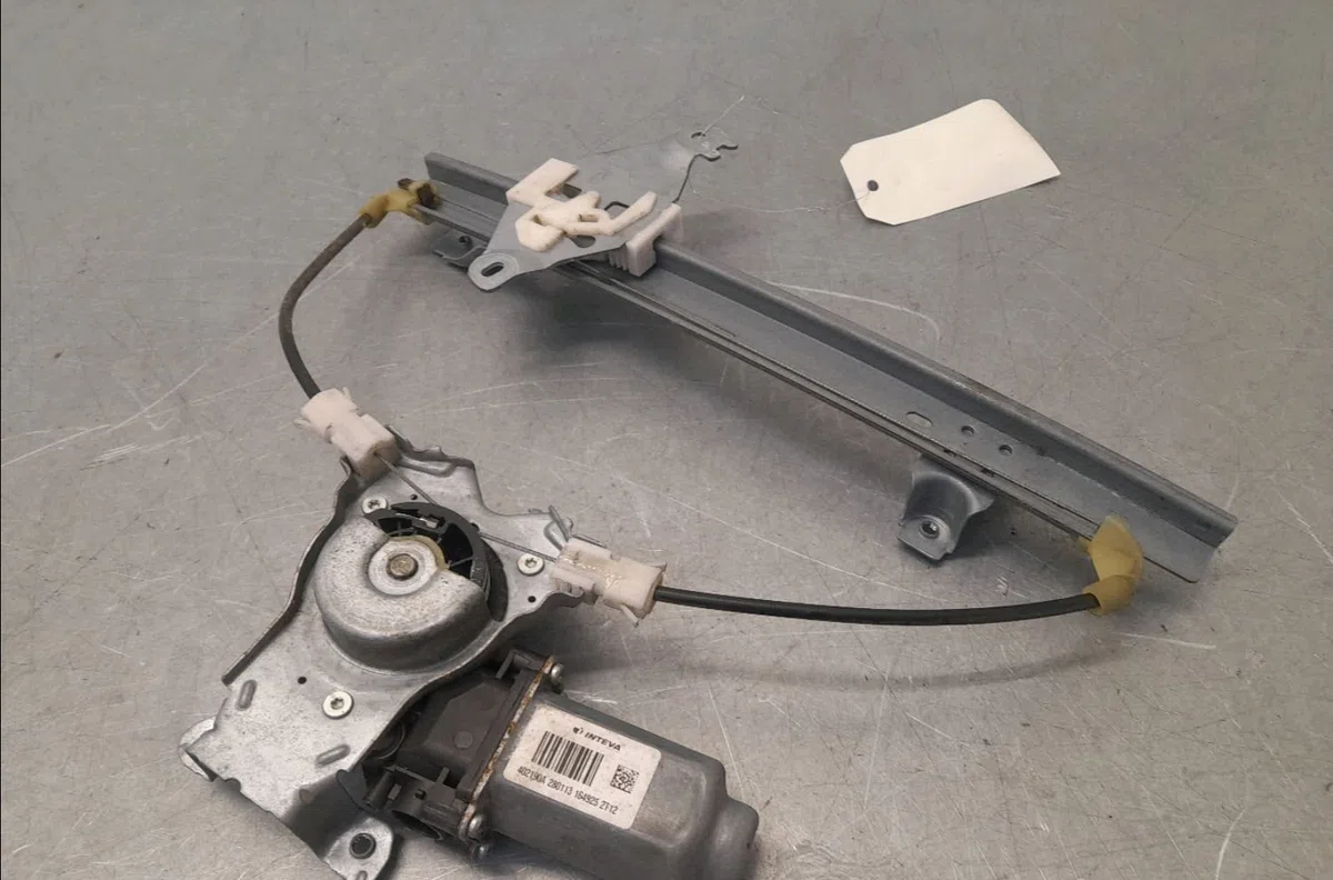Mecanismemoteur leve-glace ard Nissan QASHQAI - QASHQAI 2 I (J10, NJ10, JJ10E) 1.5 dci (2010-2013) 5 portes occasion