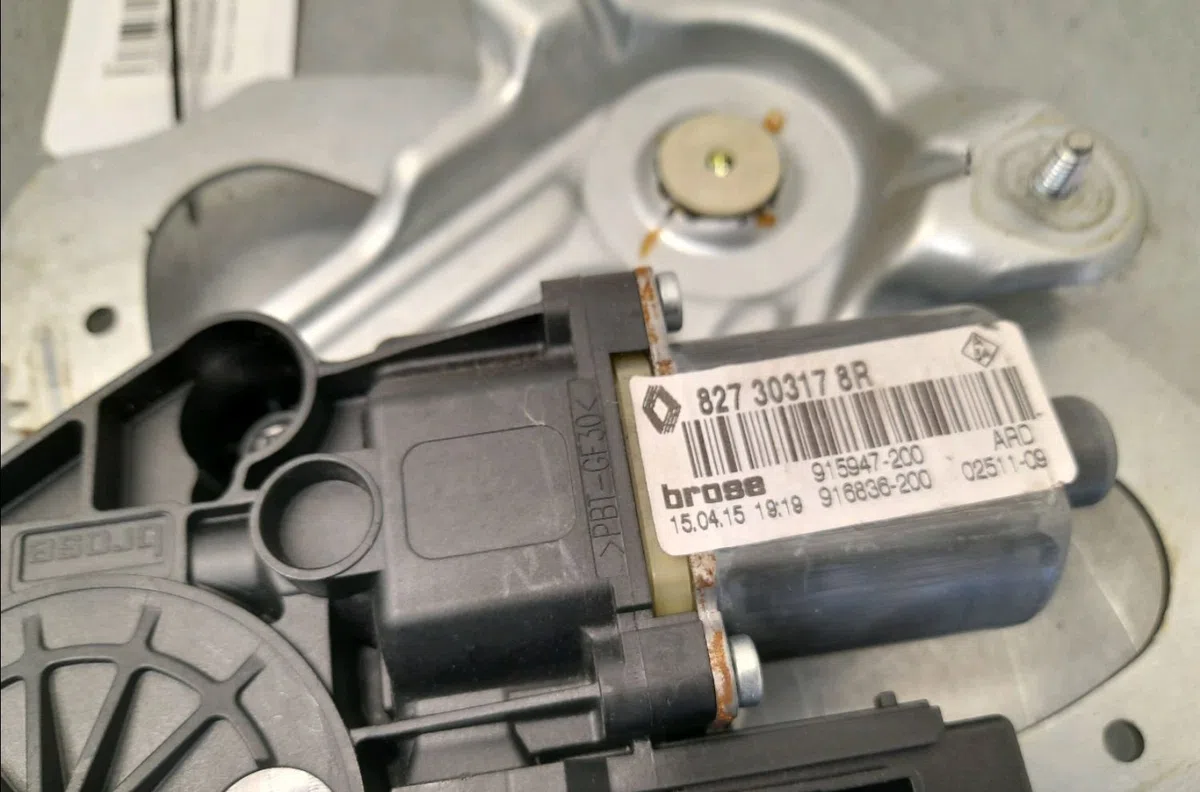 Mecanismemoteur leve-glace ard Renault GRAND SCÉNIC III (JZ0-1_) 1.6 dci (jz00, jz12) (2011) 5 portes occasion