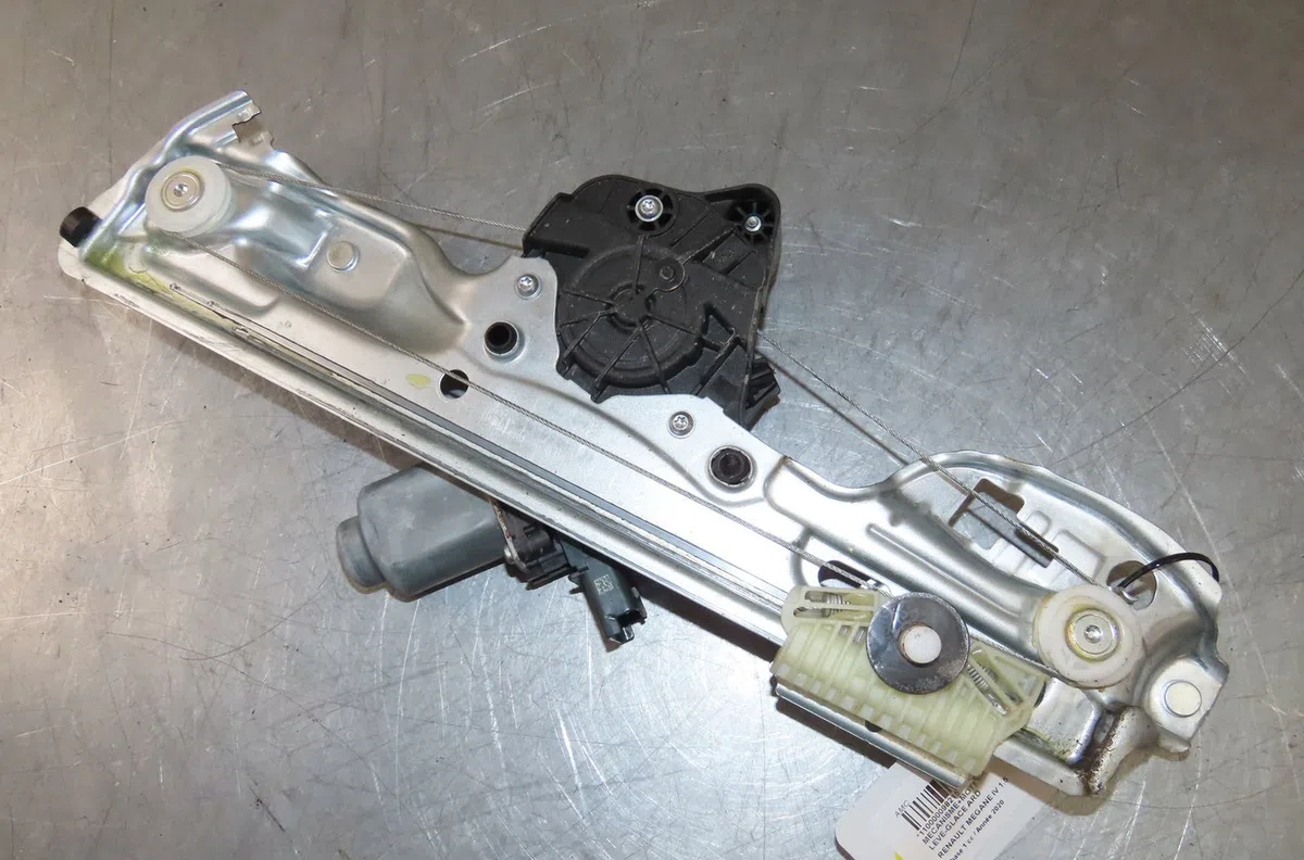 Mecanismemoteur leve-glace ard Renault MEGANE IV 3-5 portes (B9A-M-N_) 1.5 blue dci 115 (b9a6) (2018) occasion