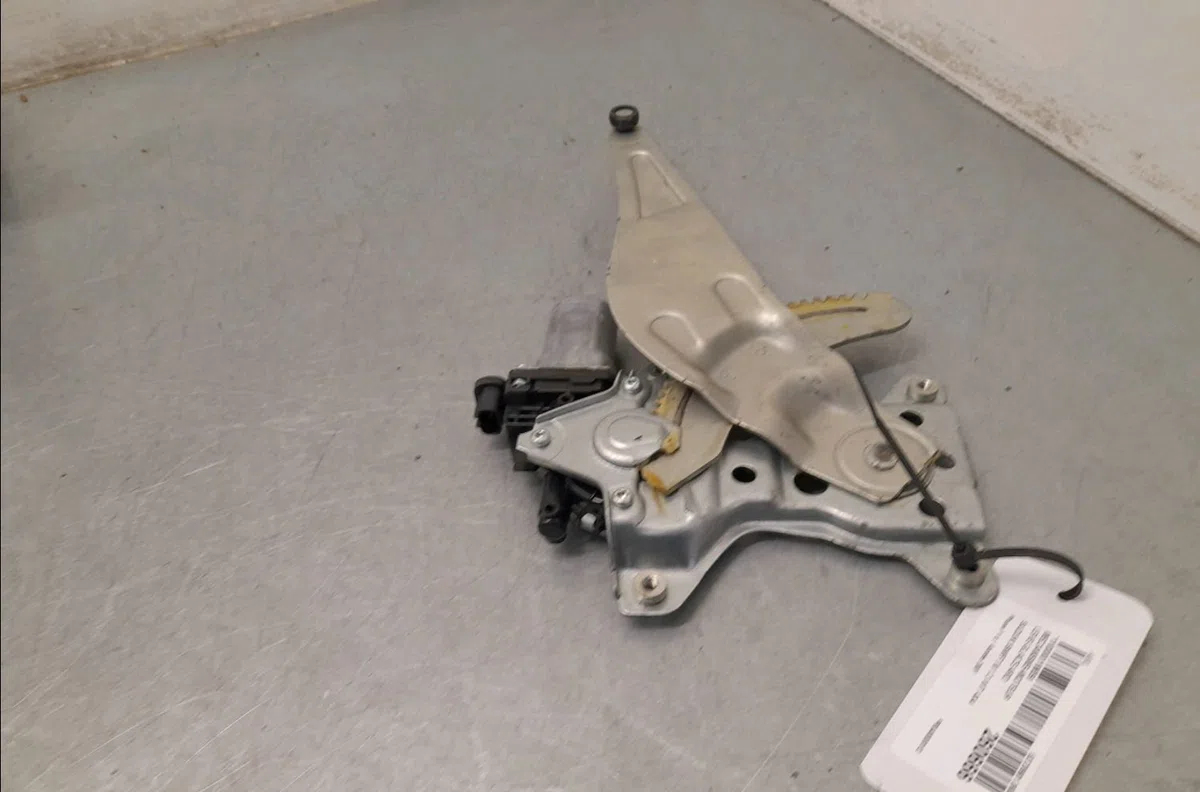 Mecanismemoteur leve-glace ard Suzuki SWIFT III (MZ, EZ) 1.3 4x4 (rs 413) (2006) occasion