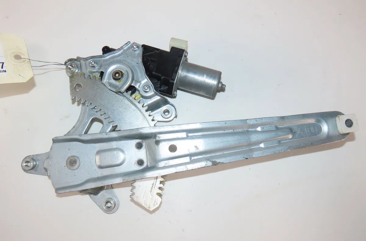 Mecanismemoteur leve-glace ard Suzuki SWIFT IV (FZ, NZ) 1.2 (azh 412) (2010) occasion