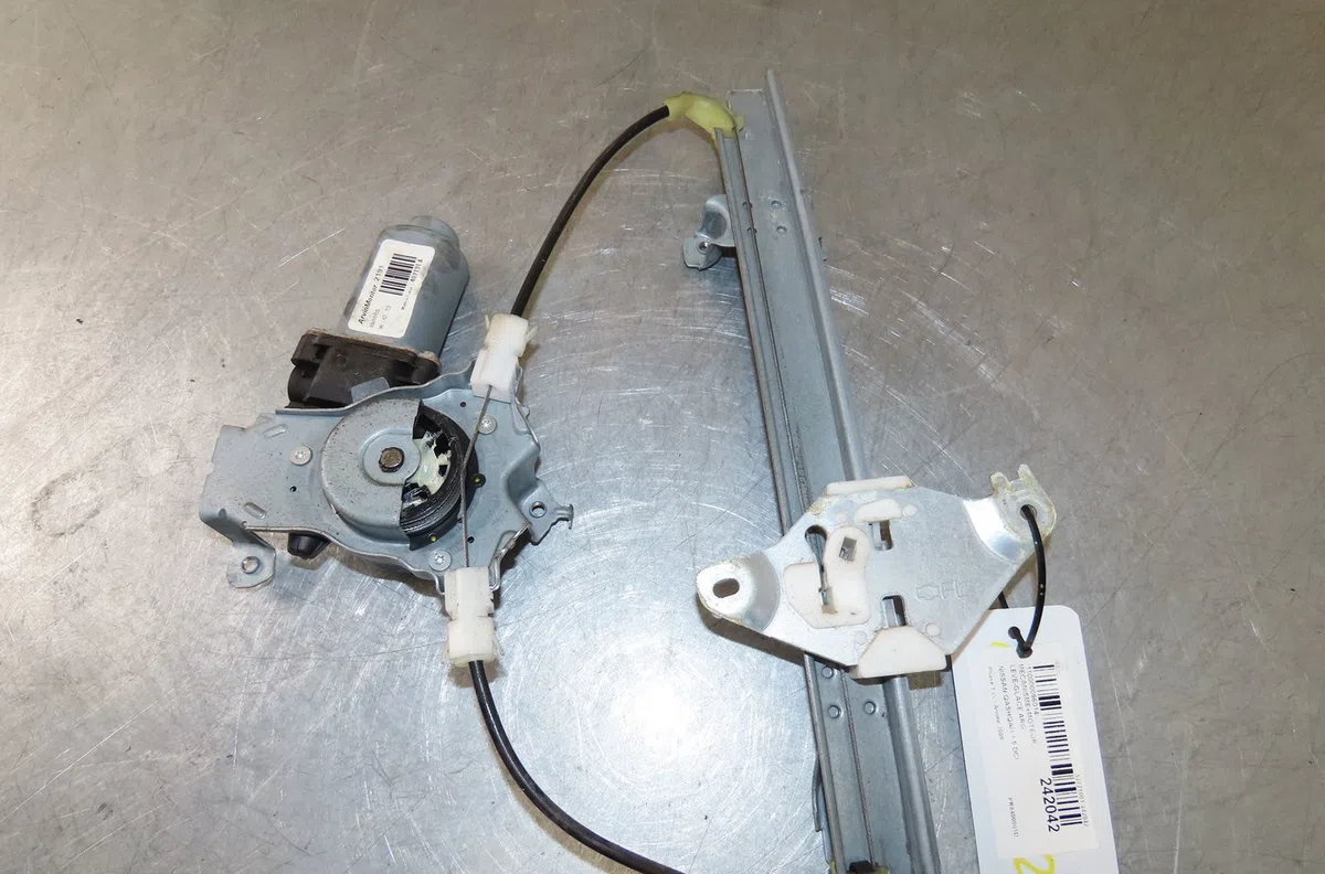 Mecanismemoteur leve-glace arg Nissan QASHQAI - QASHQAI 2 I (J10, NJ10, JJ10E) 1.5 dci (2010-2013) 5 portes occasion
