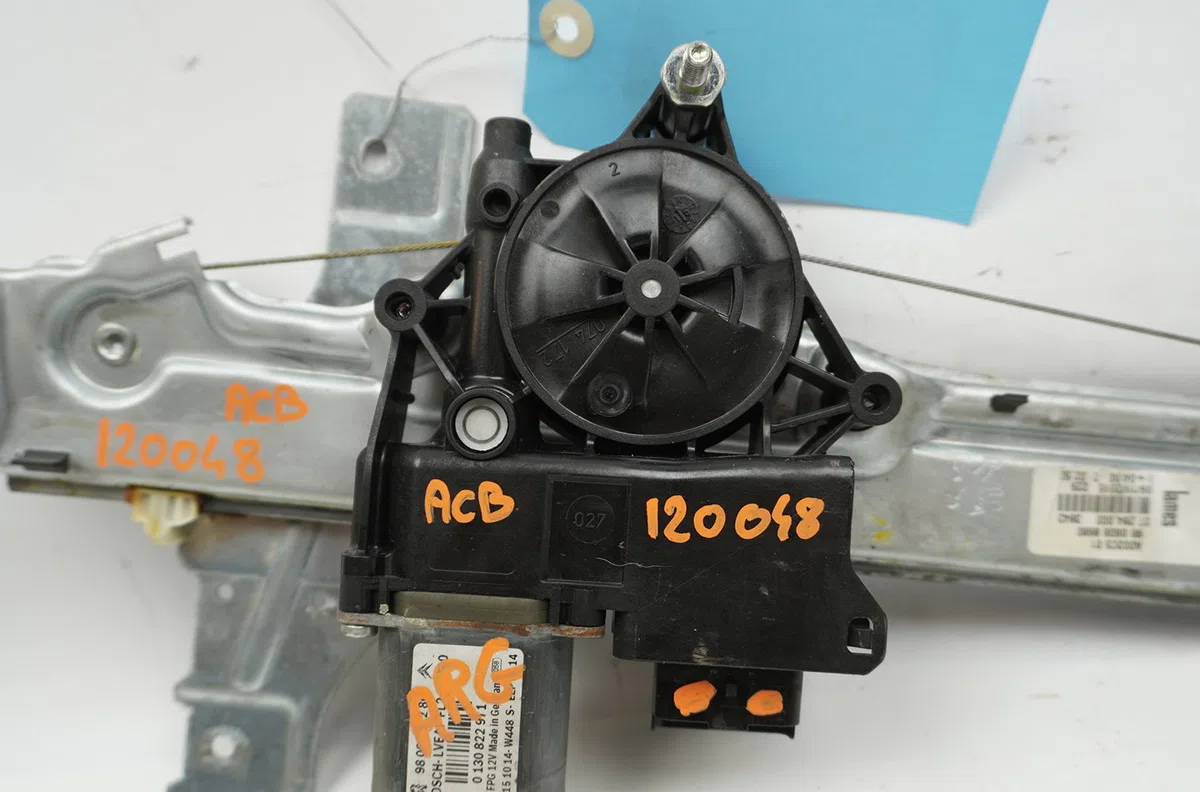 Mecanismemoteur leve-glace arg Peugeot 208 I (CA_, CC_) 1.6 bluehdi 100 (2015) 5 portes occasion
