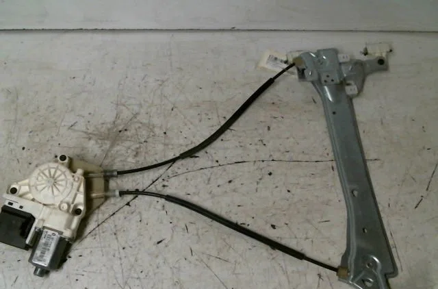 Mecanismemoteur leve-glace arg Renault MEGANE III 3-5 portes (BZ0-1_, B3_) 1.5 dci (bz09, bz0d, bz1w, bz29, bz14) (2009)