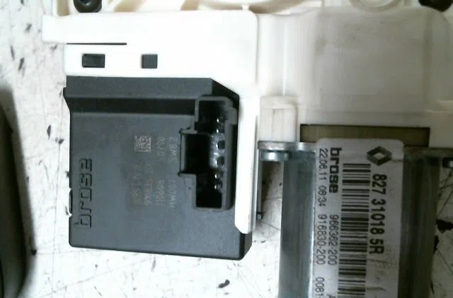Mecanismemoteur leve-glace arg Renault MEGANE III 3-5 portes (BZ0-1_, B3_) 1.5 dci (bz09, bz0d, bz1w, bz29, bz14) (2009)