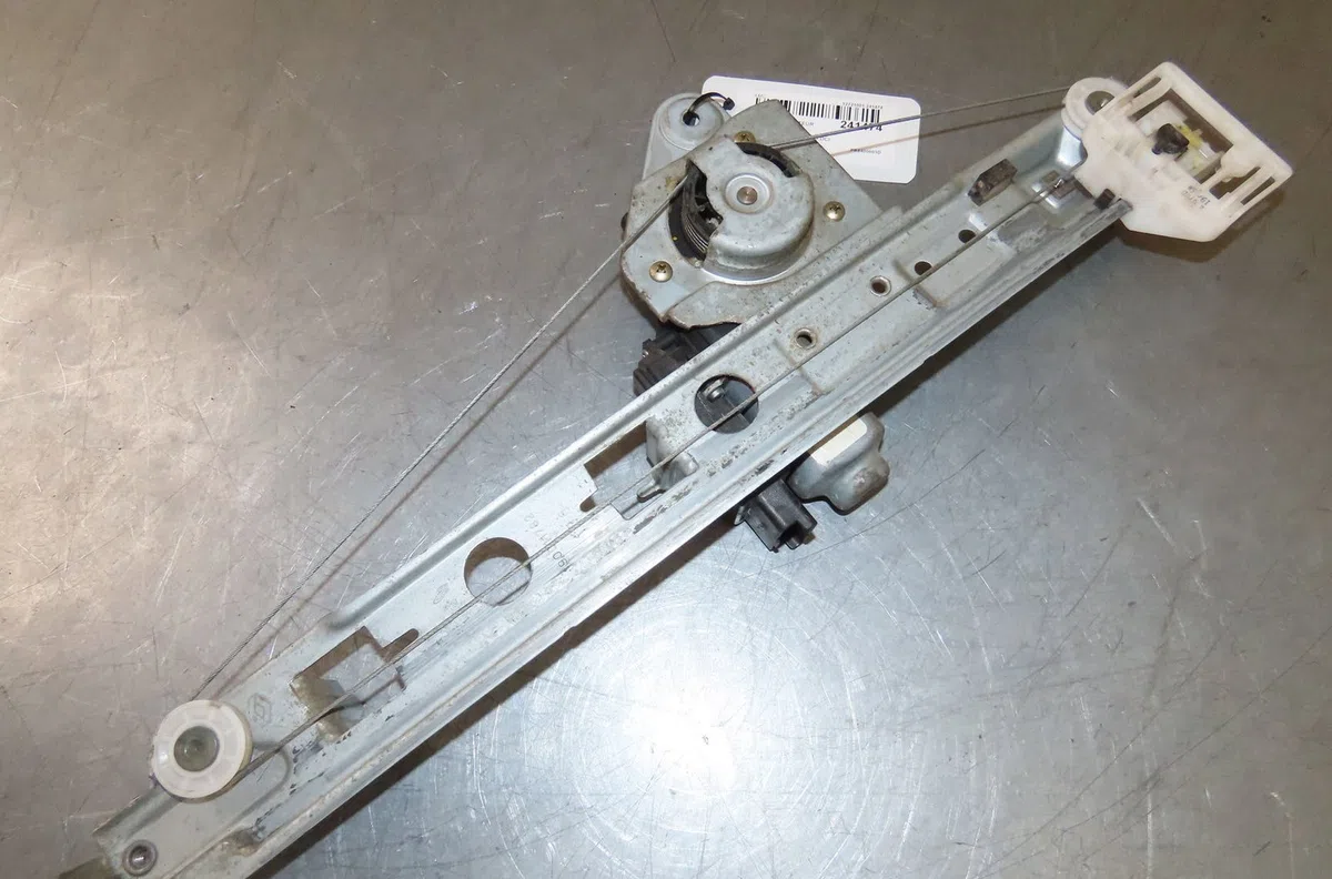 Mecanismemoteur leve-glace arg Renault MEGANE III 3-5 portes (BZ0-1_, B3_) 1.5 dci (bz0c) (2008-2015) 5 portes occasion