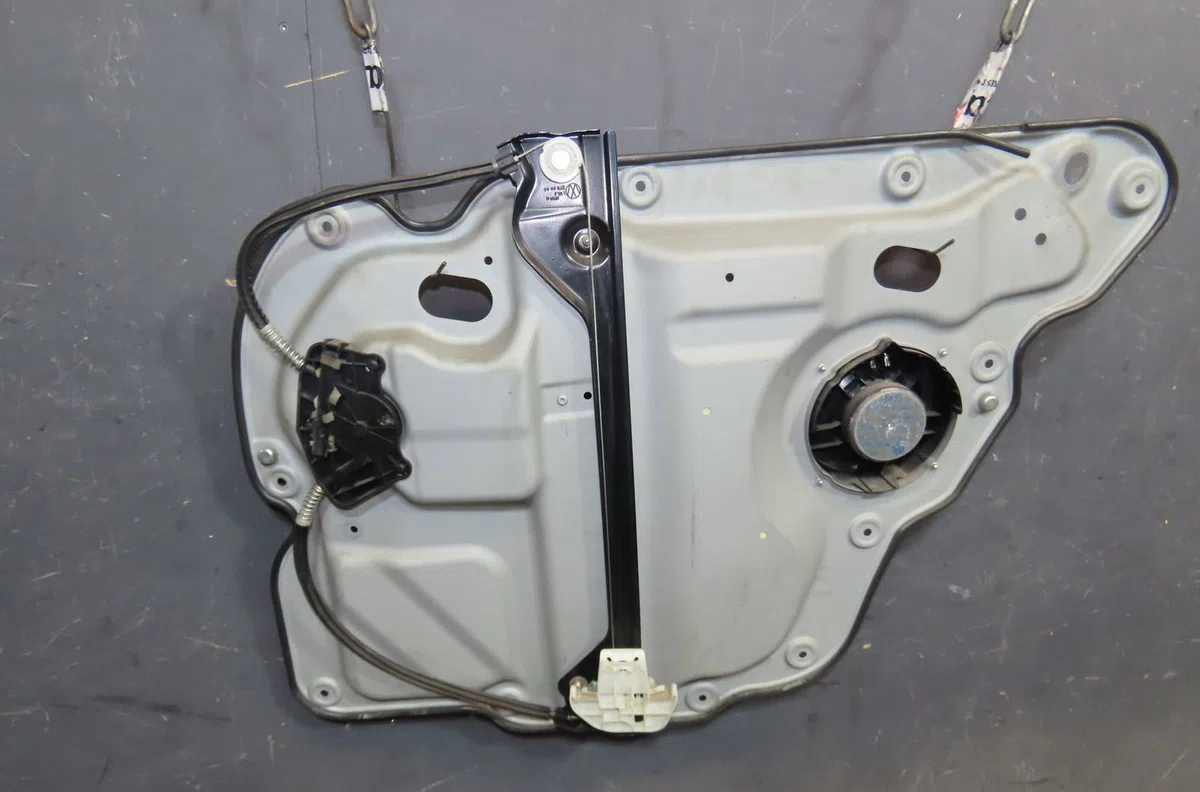 Mecanismemoteur leve-glace arg Volkswagen TOURAN (1T1, 1T2) 1.9 tdi (2003-2004) 5 portes occasion