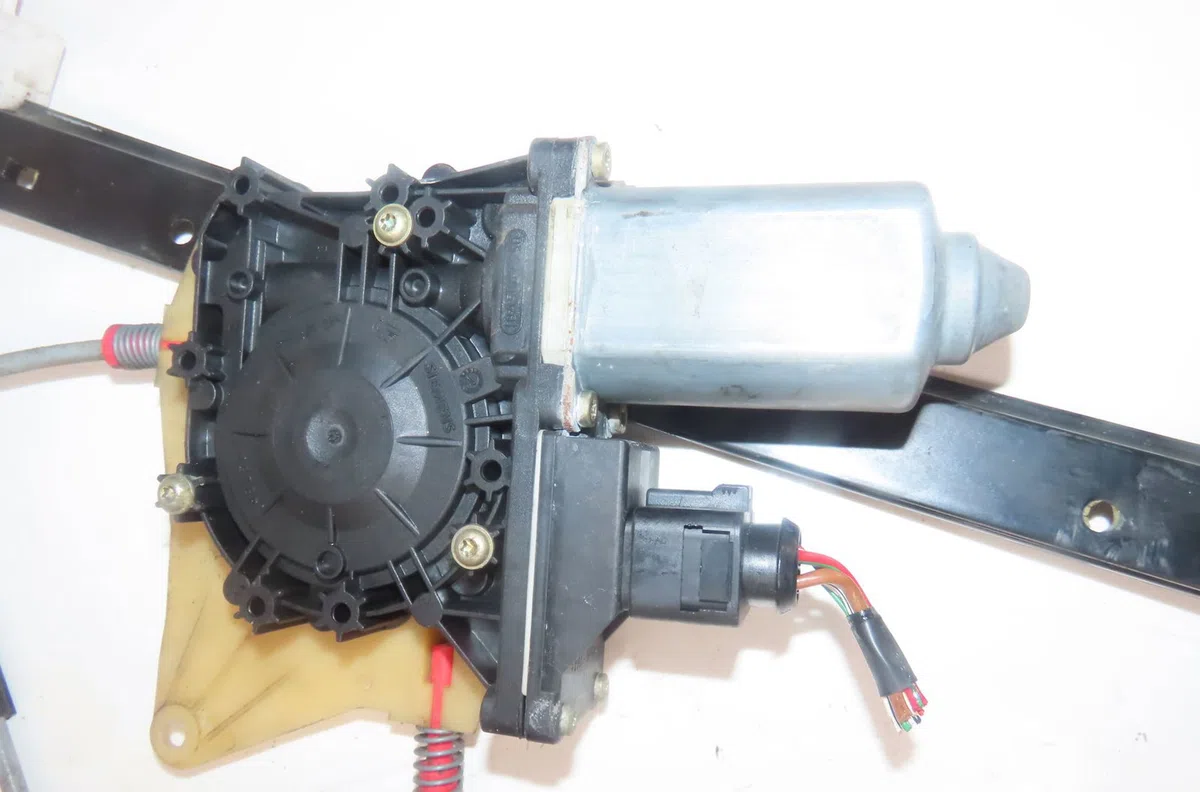Mecanismemoteur leve-glace avg Audi A3 (8L1) 1.9 tdi (1996-2001) occasion
