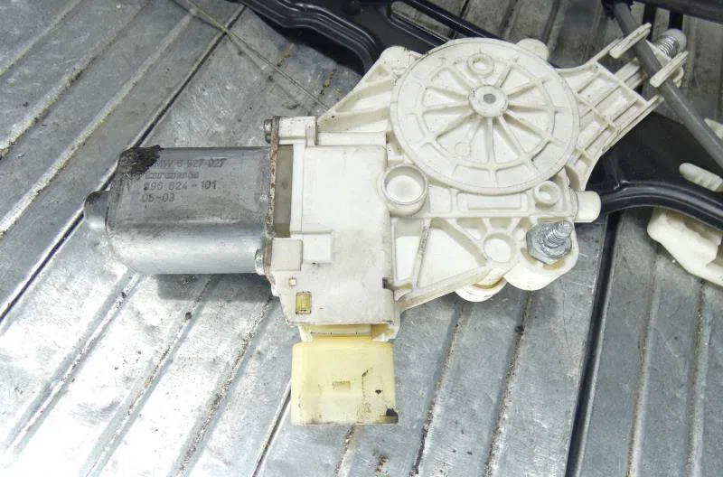 Mecanismemoteur leve-glace avg BMW SERIE 1 E87 PHASE 1 occasion