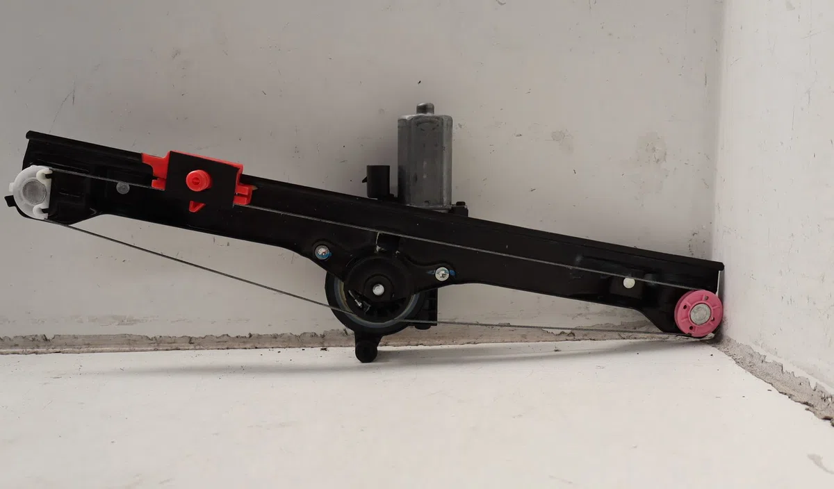 Mecanismemoteur leve-glace avg Fiat PUNTO (199_) 1.2 (199axz1a, 199bxz1a) (2012) occasion