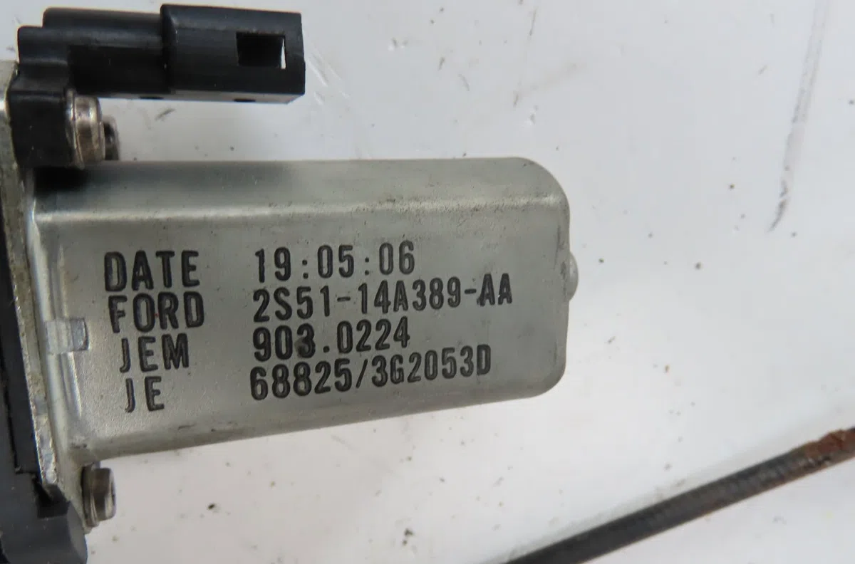 Mecanismemoteur leve-glace avg Ford FIESTA V (JH_, JD_) 1.4 tdci (2001-2008) 5 portes occasion