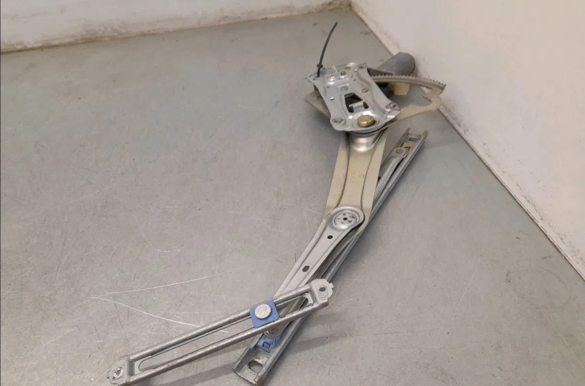 Mecanismemoteur leve-glace avg Mercedes-benz CLK (C208) Clk 200 kompressor (208.344) (2000-2002) occasion