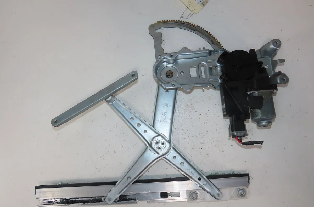 Mecanismemoteur leve-glace avg Opel CORSA C (X01) 1.2 twinport (f08, f68) (2004-2009) occasion