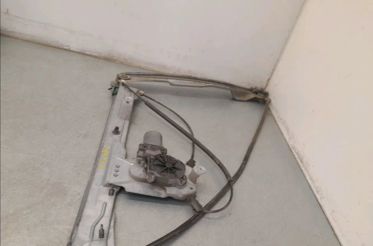 Mecanismemoteur leve-glace avg Renault CLIO III Camionnette - 3-5 portes (SB_, SR_) 1.5 dci (2005-2010) occasion